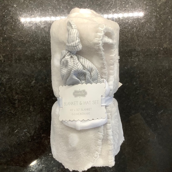 Unisex Gray and White Sweet Baby Blanket and Hat Set - Picture 1 of 5